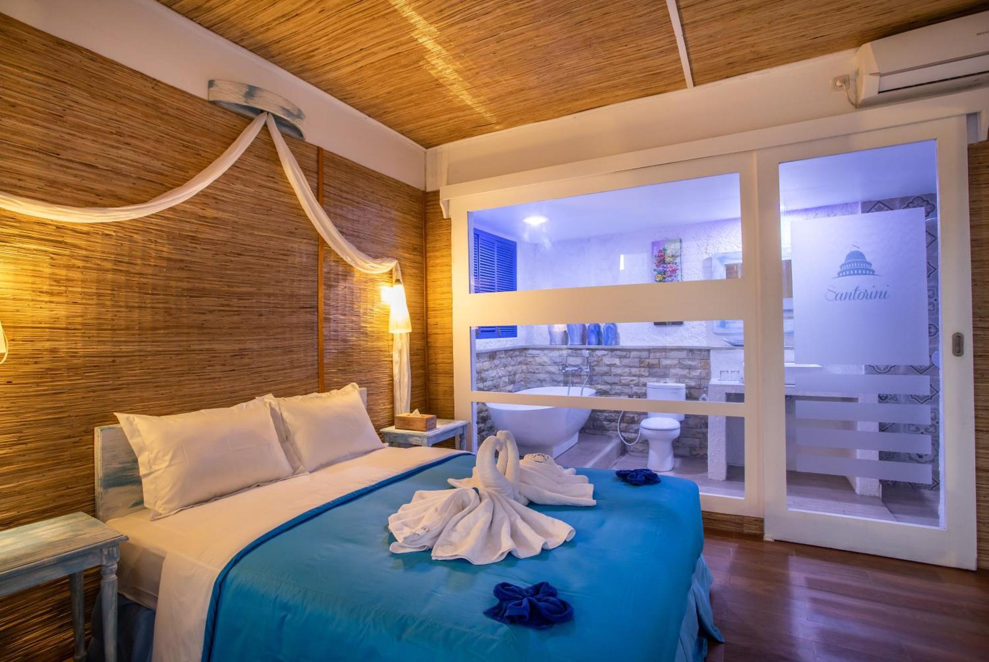 Santorini Beach Resort Гили Траванган Экстерьер фото