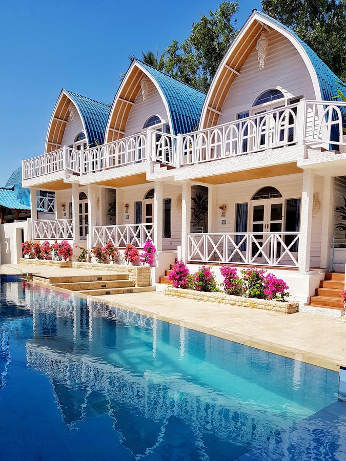 Santorini Beach Resort Гили Траванган Экстерьер фото